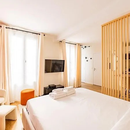 11#studio 2 Pers#bon Marche#st Germain#paris 6 *